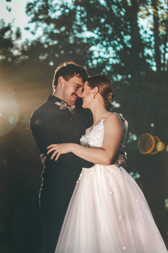 hochzeitstanz-hochzeitsbilder-heiraten-gegenlicht